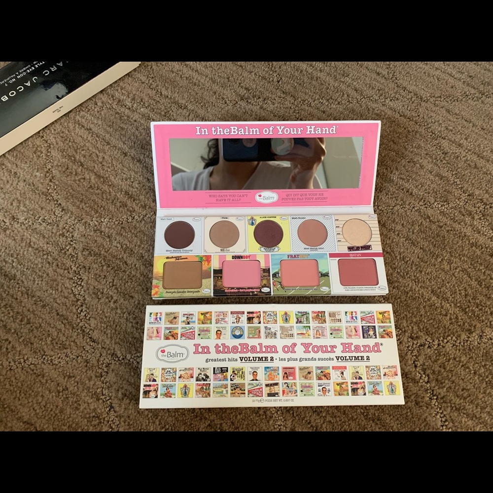 Travel size blush/bronzer/eyeshadows/ highlighter all in one palette never used!